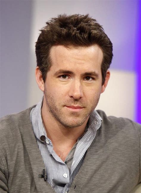 ryan reynolds eye color